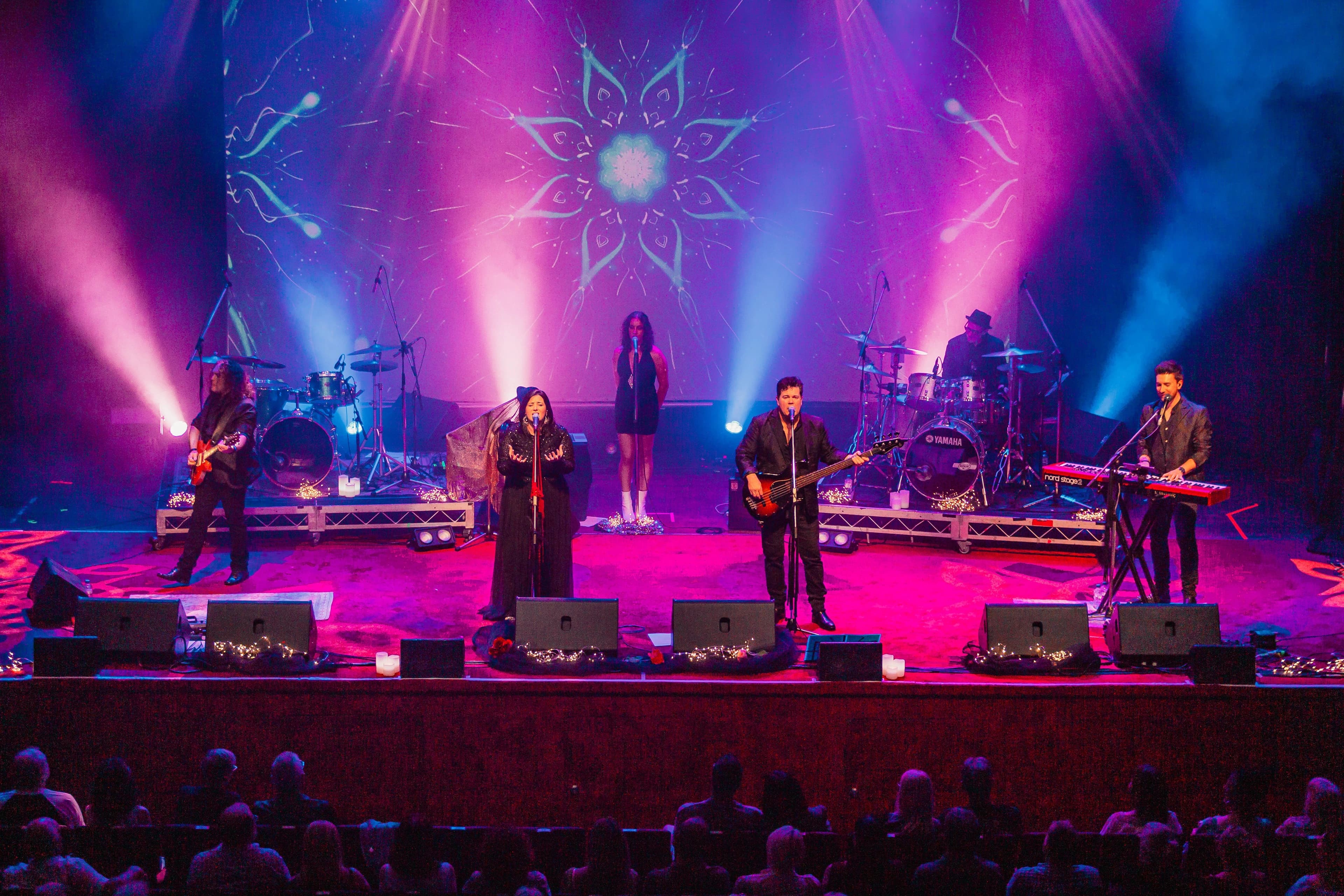 Seventh Wonder performs Fleetwood Mac