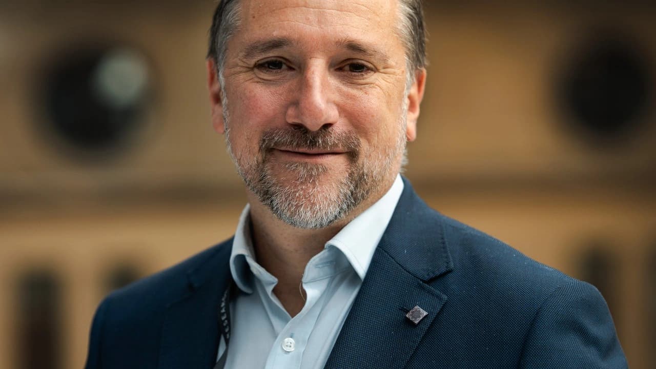 Dr Michael G. Kollo